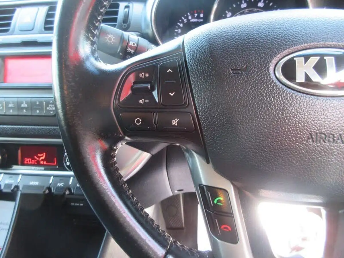 2014-kia-rio-14-3-isg-5d-big-21