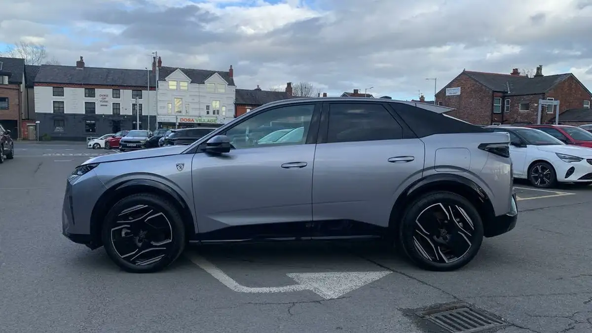 2024-peugeot-3008-suv-e-gt-big-5