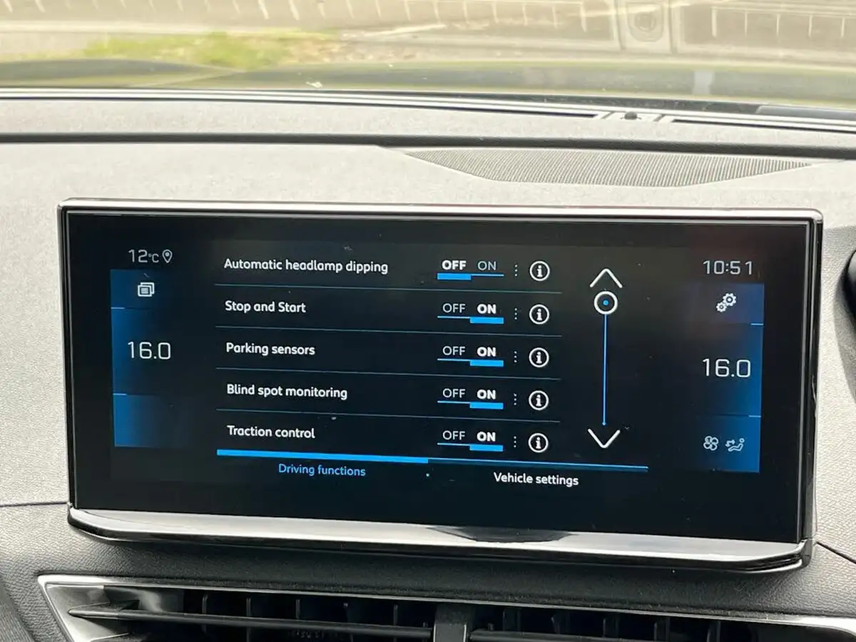 2022-peugeot-3008-suv-12-puretech-allure-premium-eat8-big-18