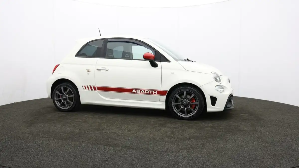 2017-abarth-595-14-tjet-big-33