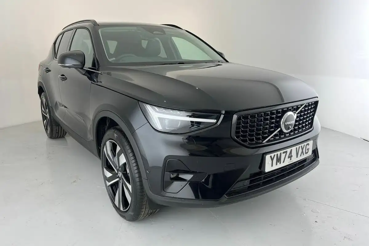 2024-volvo-xc40-20-b3-ultra-bright-big-26