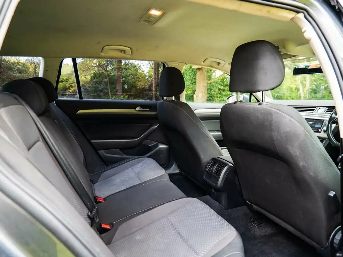 2015-volkswagen-passat-20tdi-bmtss-estate-5d-dsg-big-11
