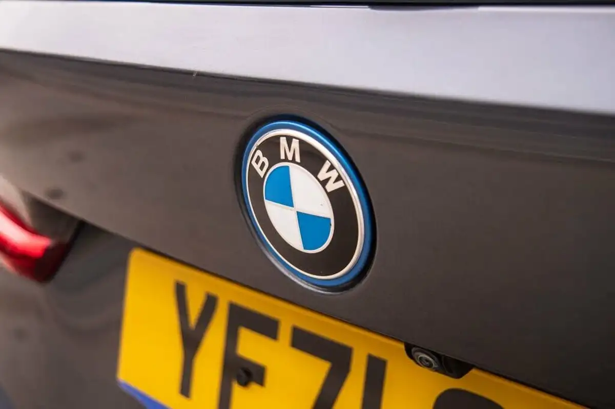 2021-bmw-3-series-20-330e-se-pro-touring-5d-big-43