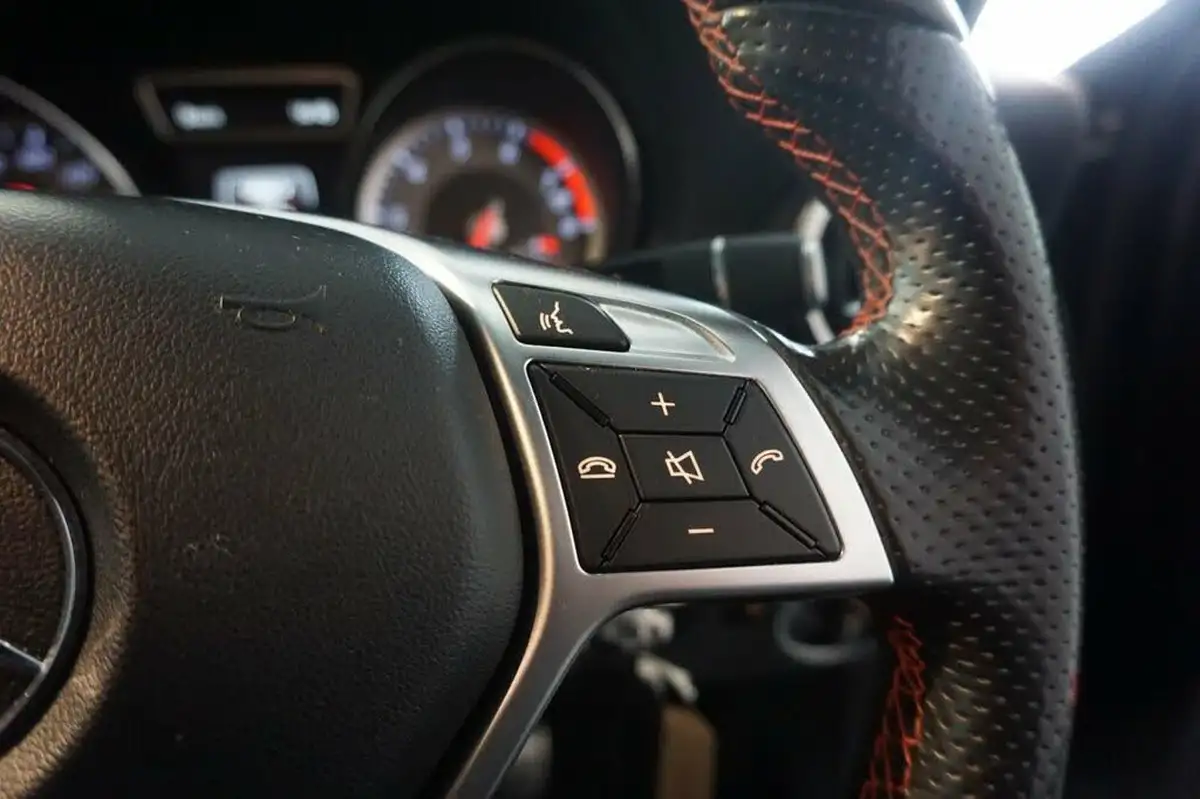 2015-mercedes-benz-gla-class-20-amg-line-premium-plus-big-27