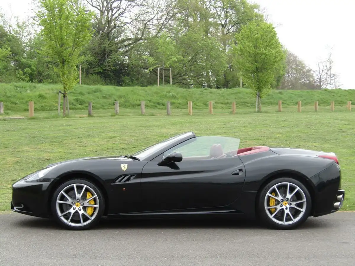 2010-ferrari-california-43-big-63