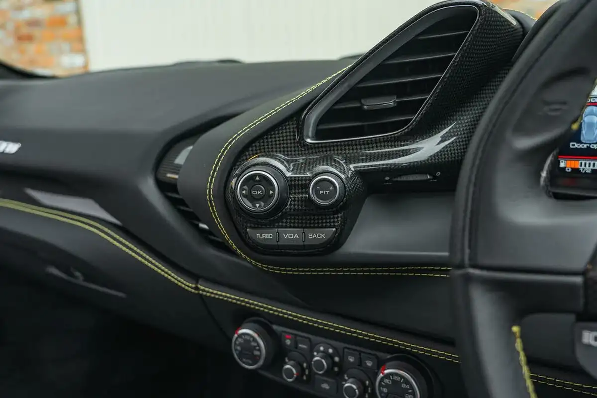 2018-ferrari-488-39-488-gtb-big-49