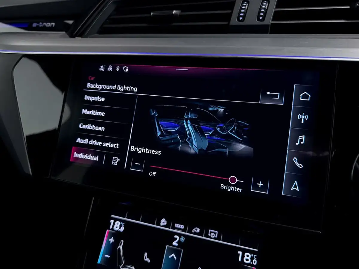 2022-audi-e-tron-50e-black-edition-station-wagon-big-49