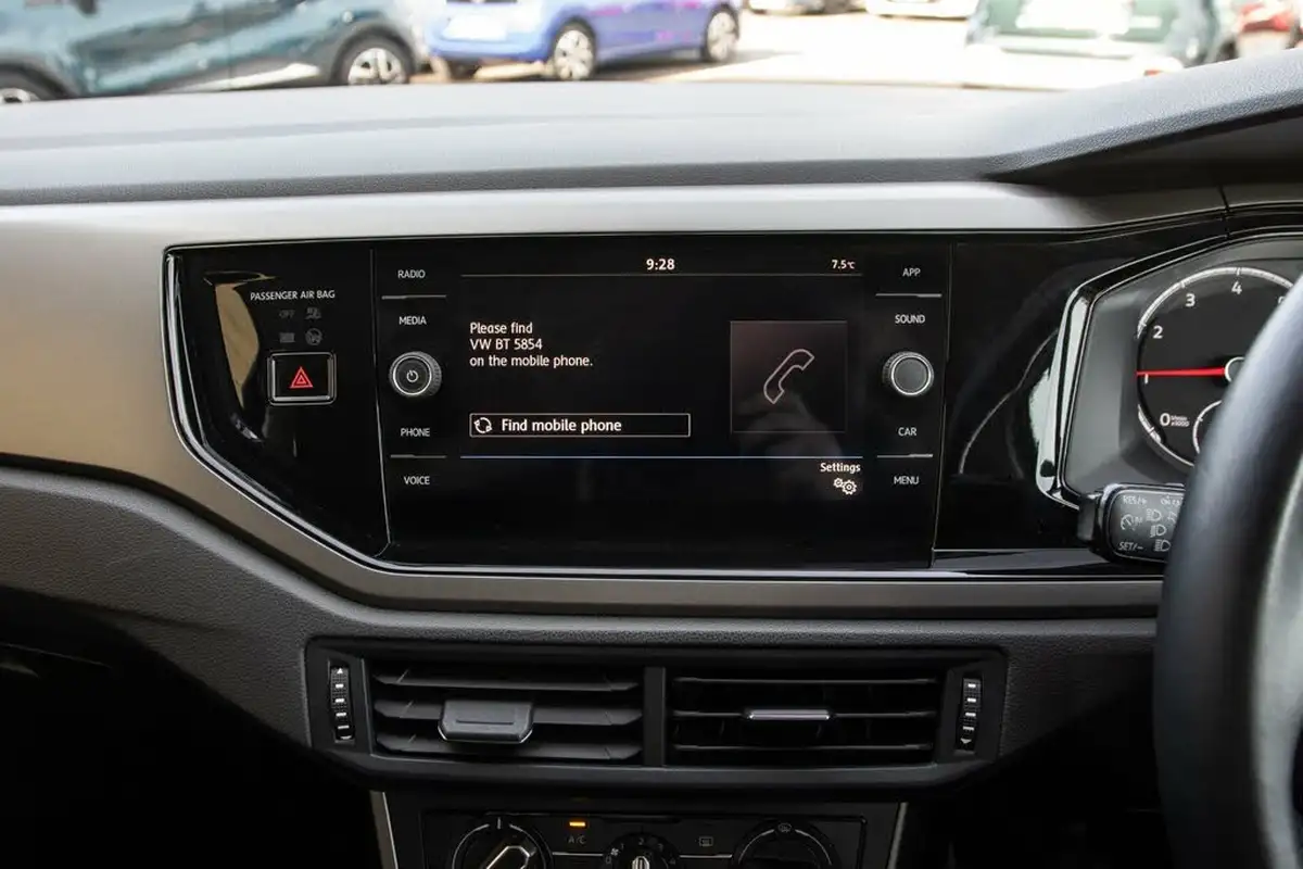 2020-volkswagen-polo-10-se-80ps-big-23