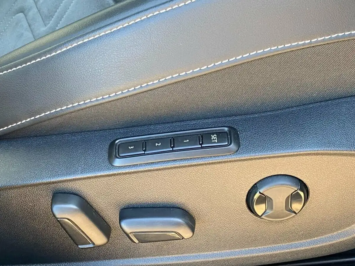 2021-seat-leon-14-e-hybrid-xcellence-hatchback-big-30