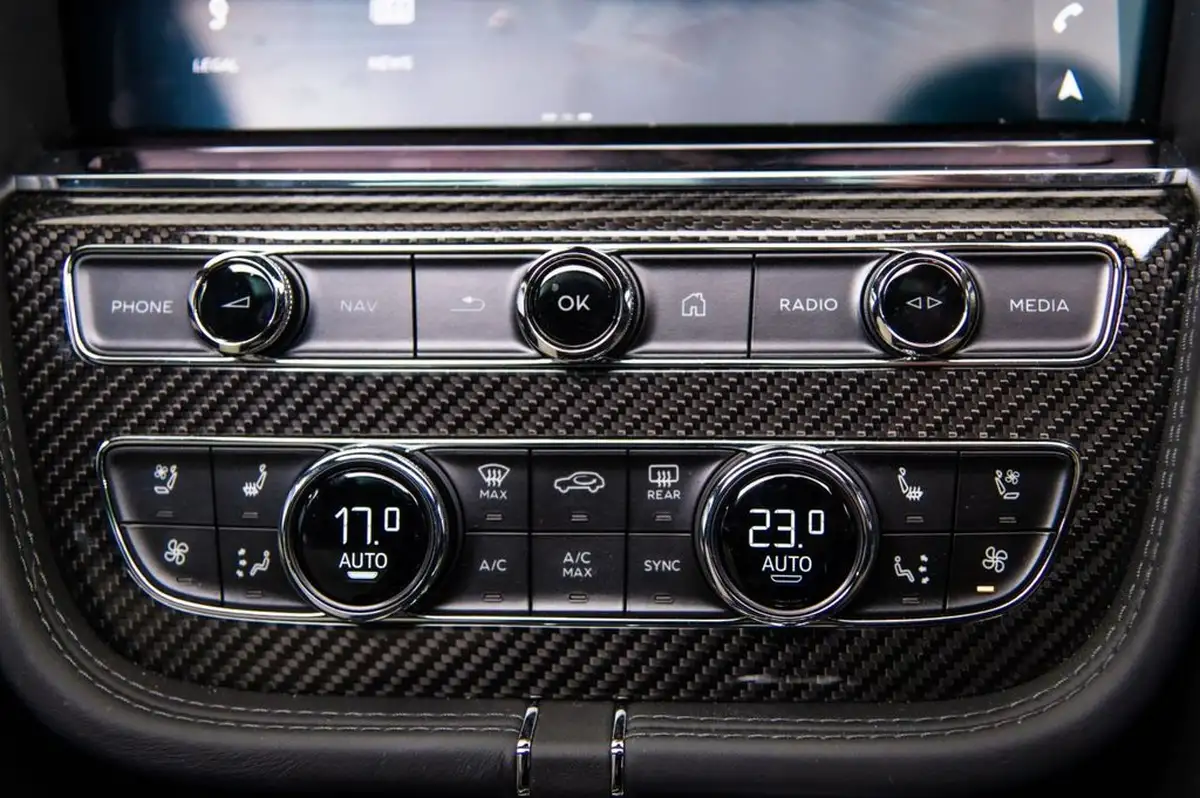 2023-bentley-bentayga-30-hybrid-big-35