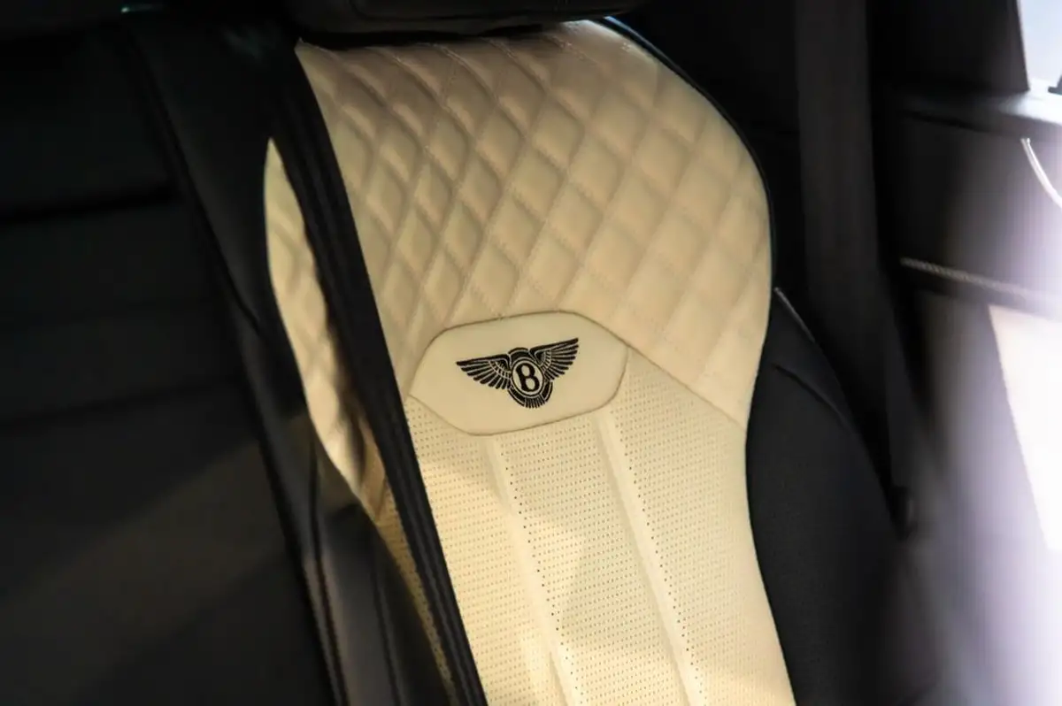 2023-bentley-bentayga-30-hybrid-big-11