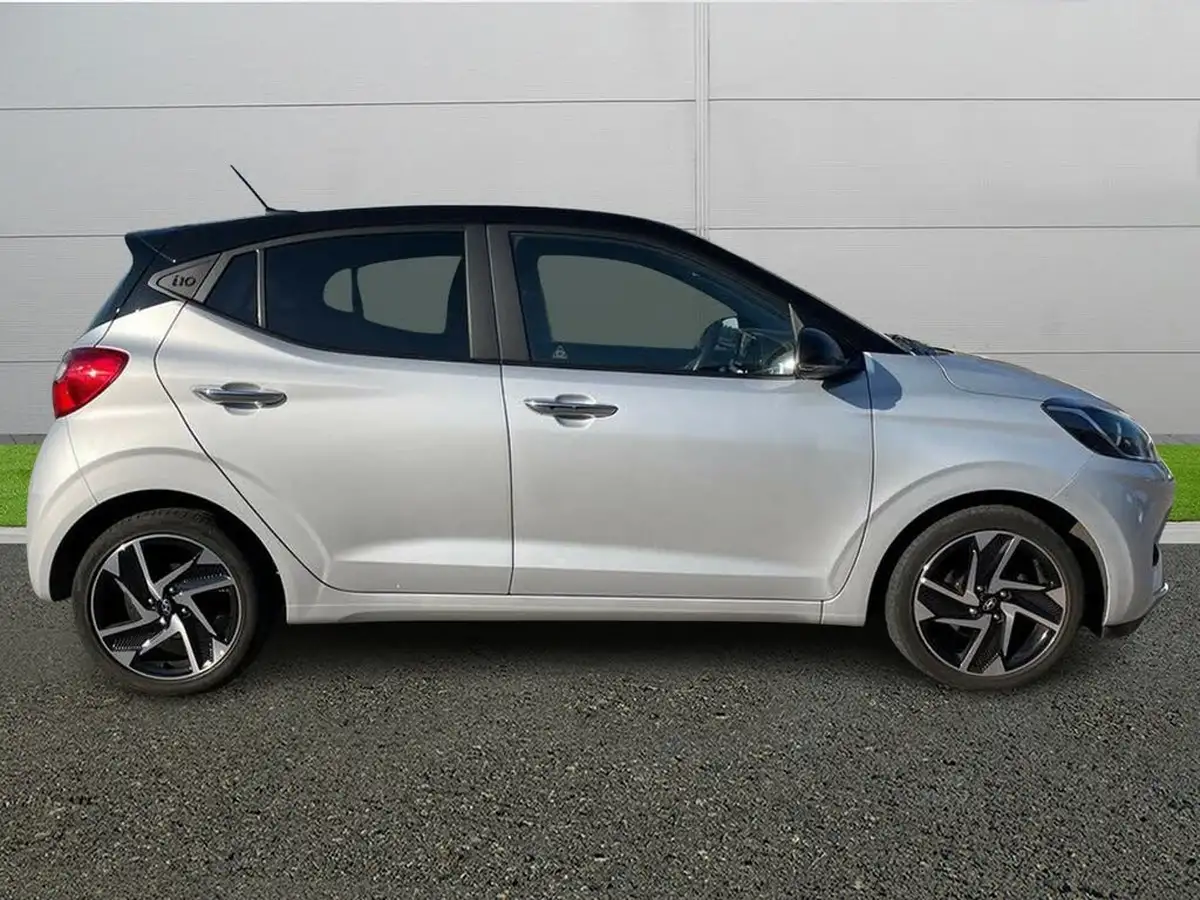 2023-hyundai-i10-12-premium-big-7