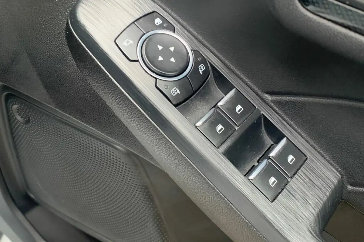 2023-ford-kuga-big-18