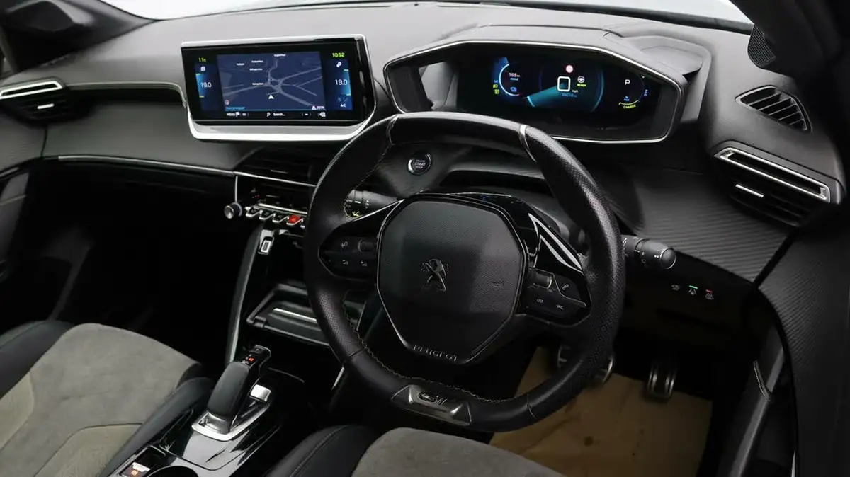 2020-peugeot-208-e-gt-big-8