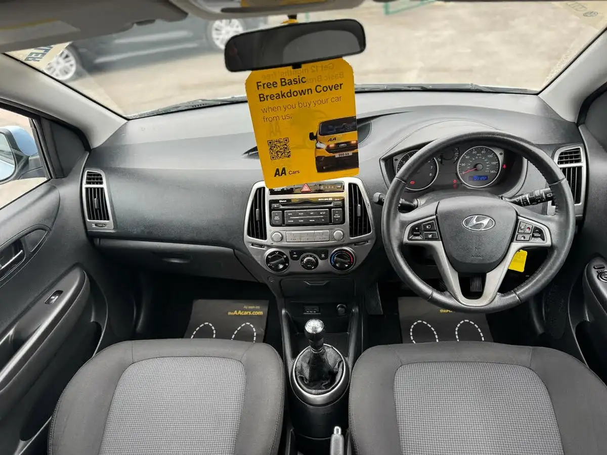 2012-hyundai-i20-12-active-5d-big-8