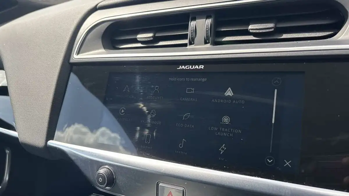 2023-jaguar-i-pace-ev400-hse-black-big-33