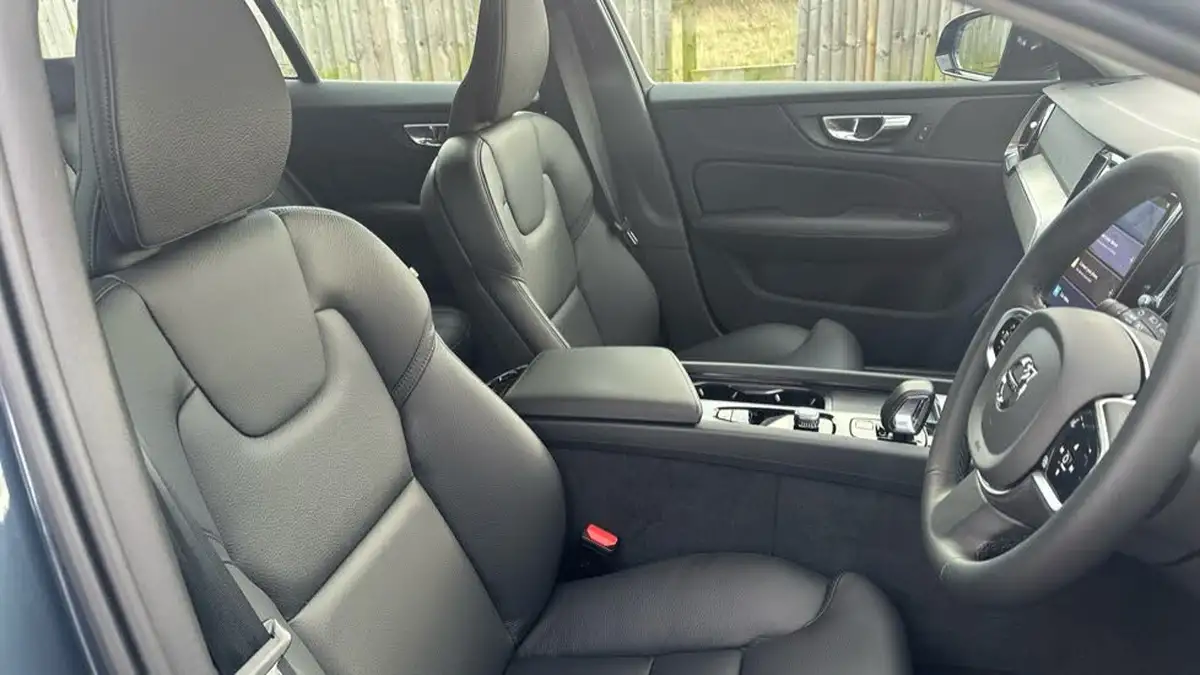 2025-volvo-v60-20-b4-plus-station-wagon-big-8