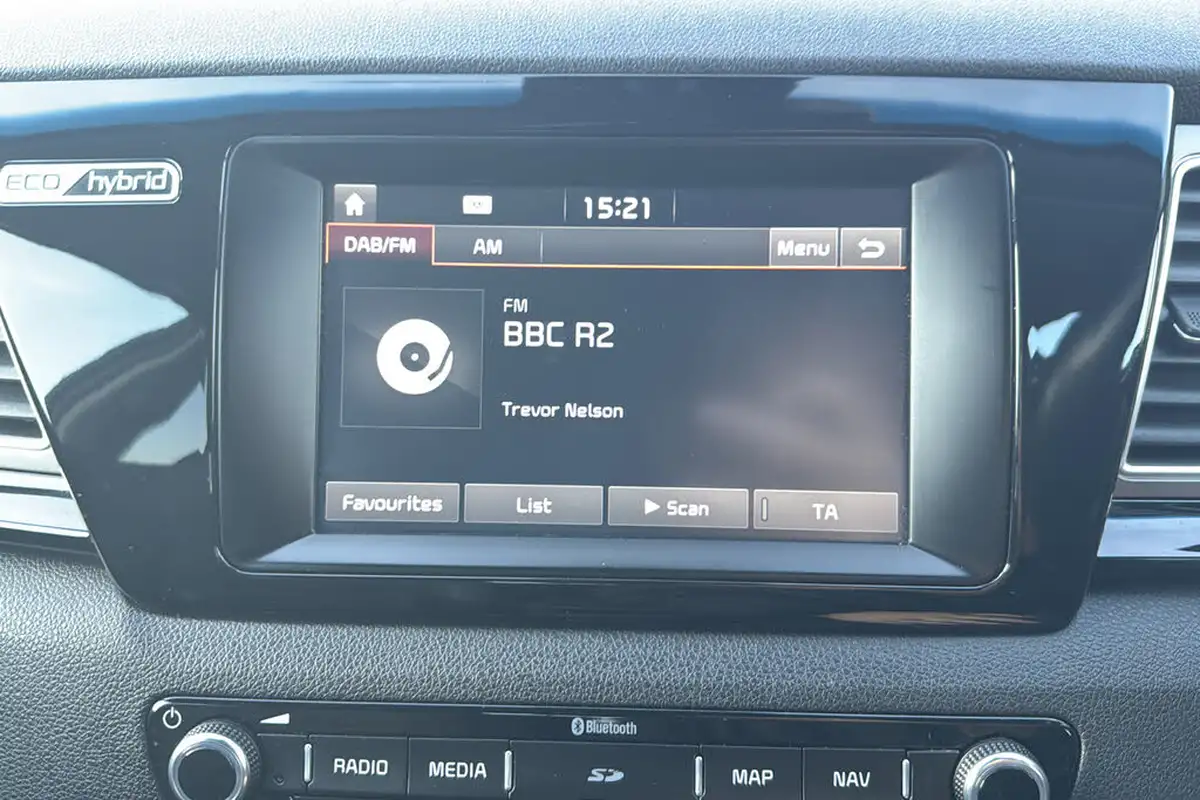 2017-kia-niro-16-gdi-2-156kwh-lithium-ion-big-19