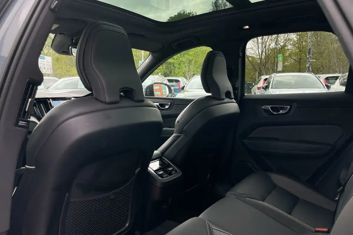 2022-volvo-xc60-20td-b4-r-design-pro-big-29