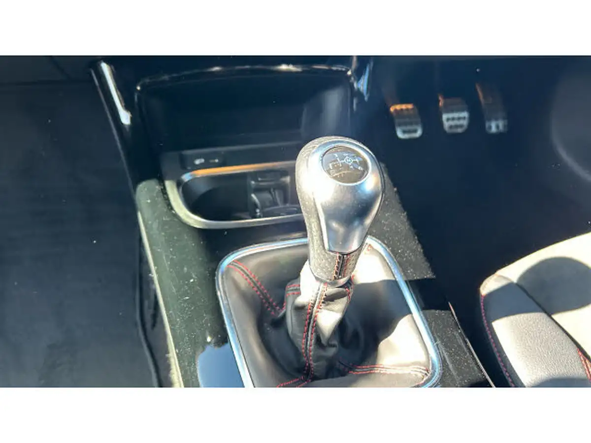 2019-mercedes-benz-a-class-13-a180-amg-line-hatchback-5d-big-12