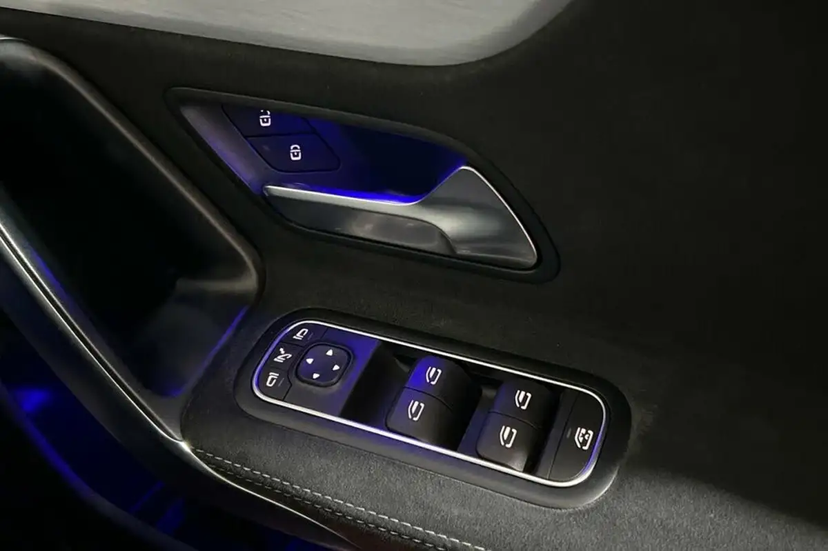 2022-mercedes-benz-a-class-20-a250-amg-line-executive-edition-saloon-4d-big-35