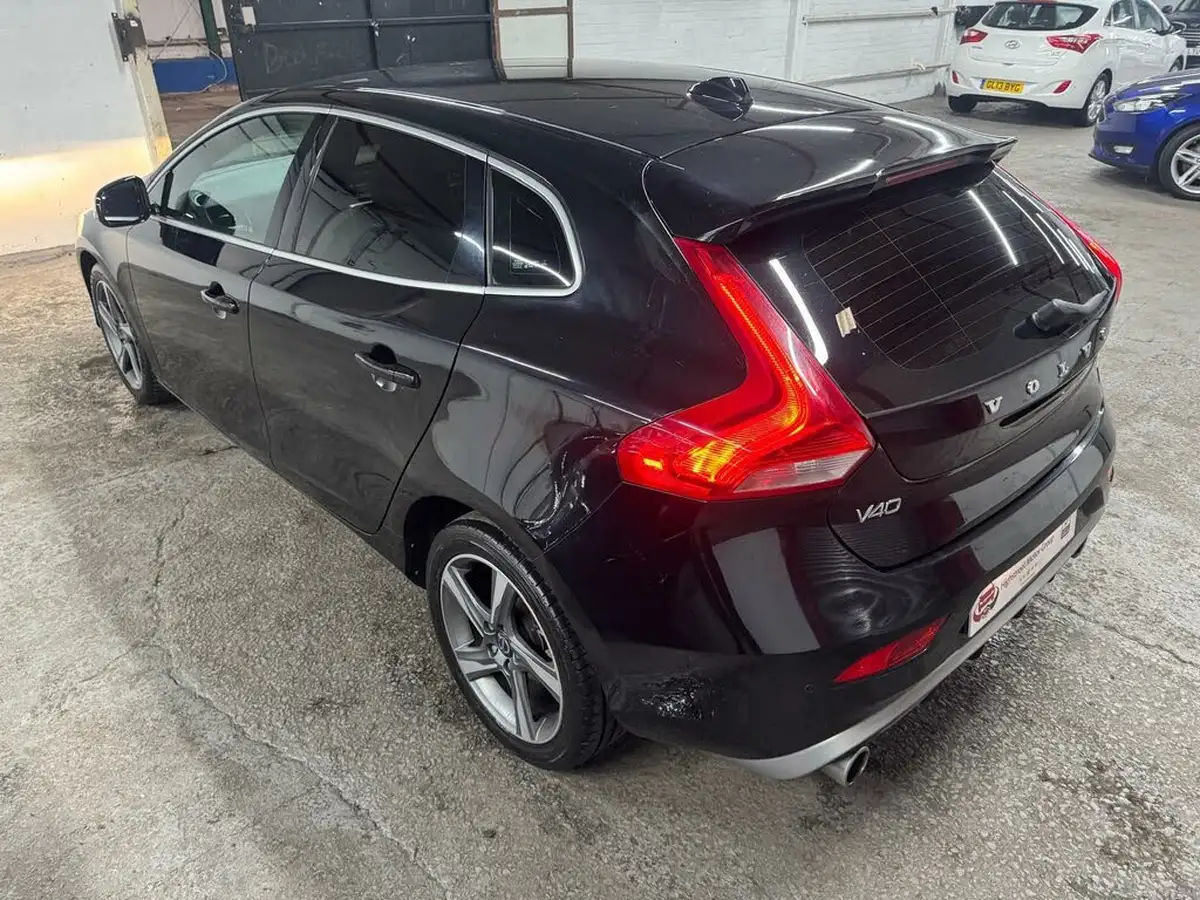 2014-volvo-v40-20td-d3-r-design-lux-nav-big-56