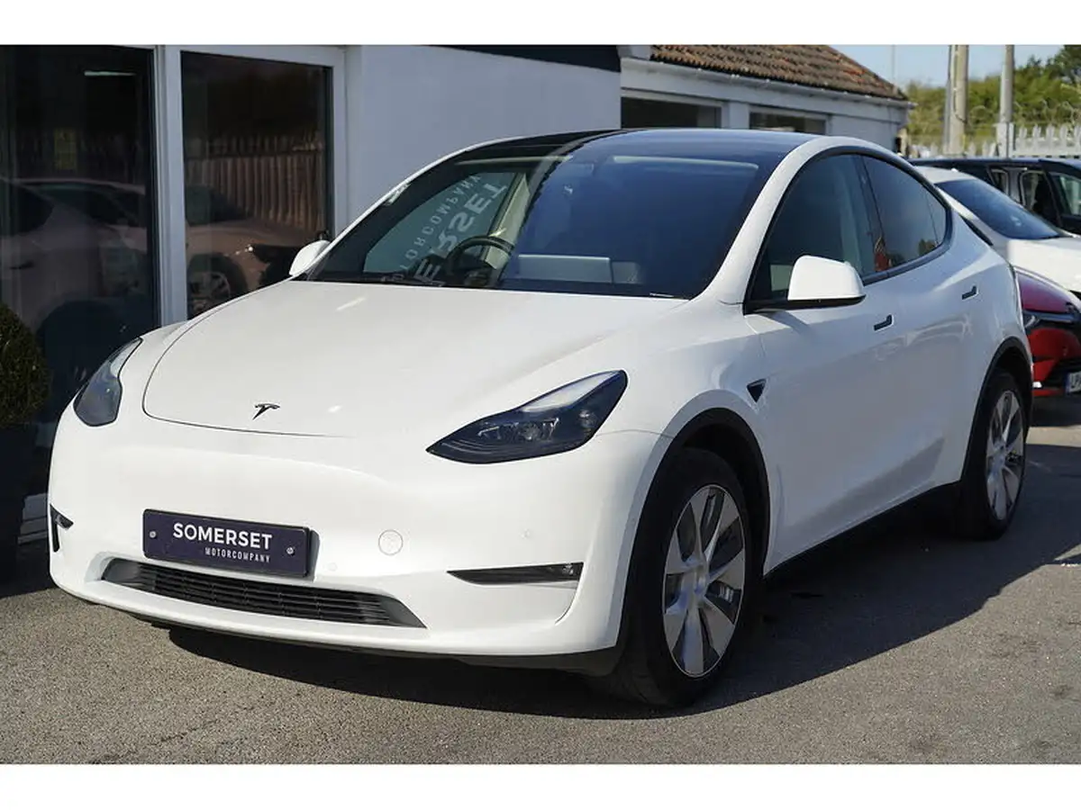 2022-tesla-model-y-e-long-range-big-0