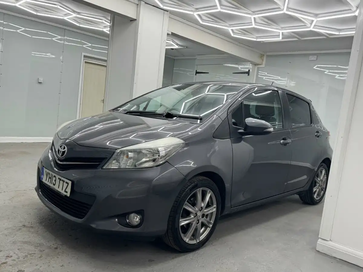 2013-toyota-yaris-133-sr-vvt-i-5d-big-26