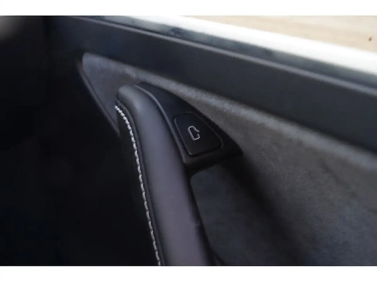 2022-tesla-model-y-e-long-range-big-24