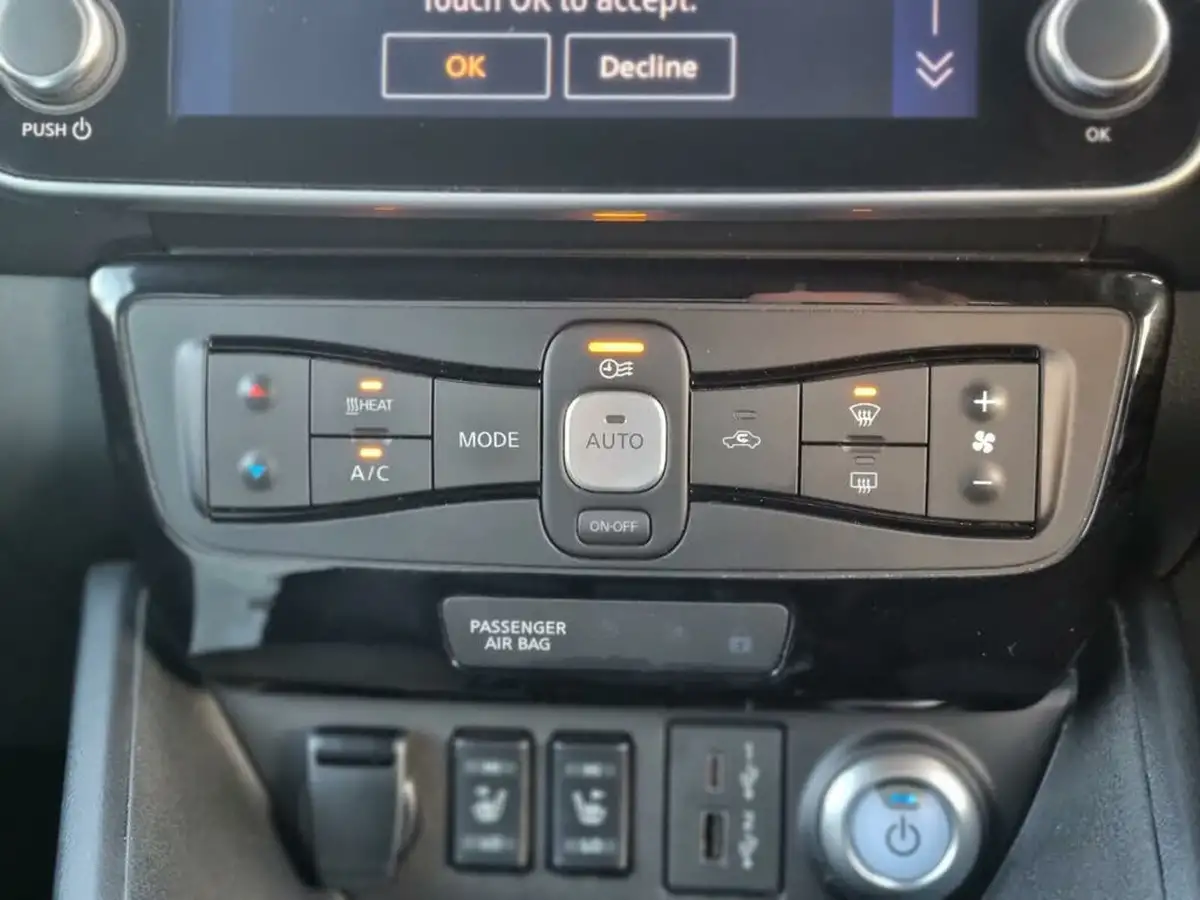 2021-nissan-leaf-e-tekna-big-22