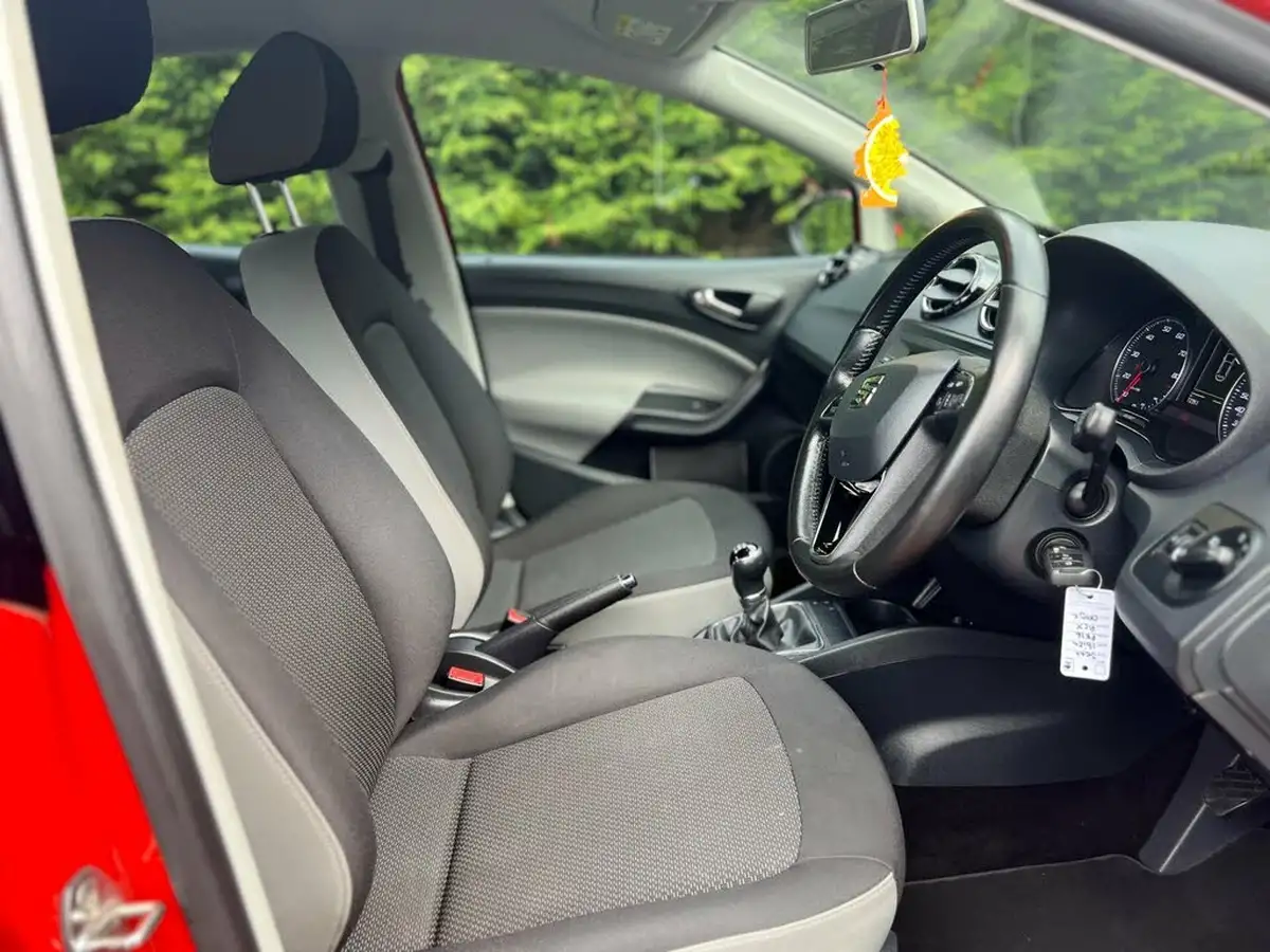 2016-seat-ibiza-10-vista-hatchback-5d-big-13