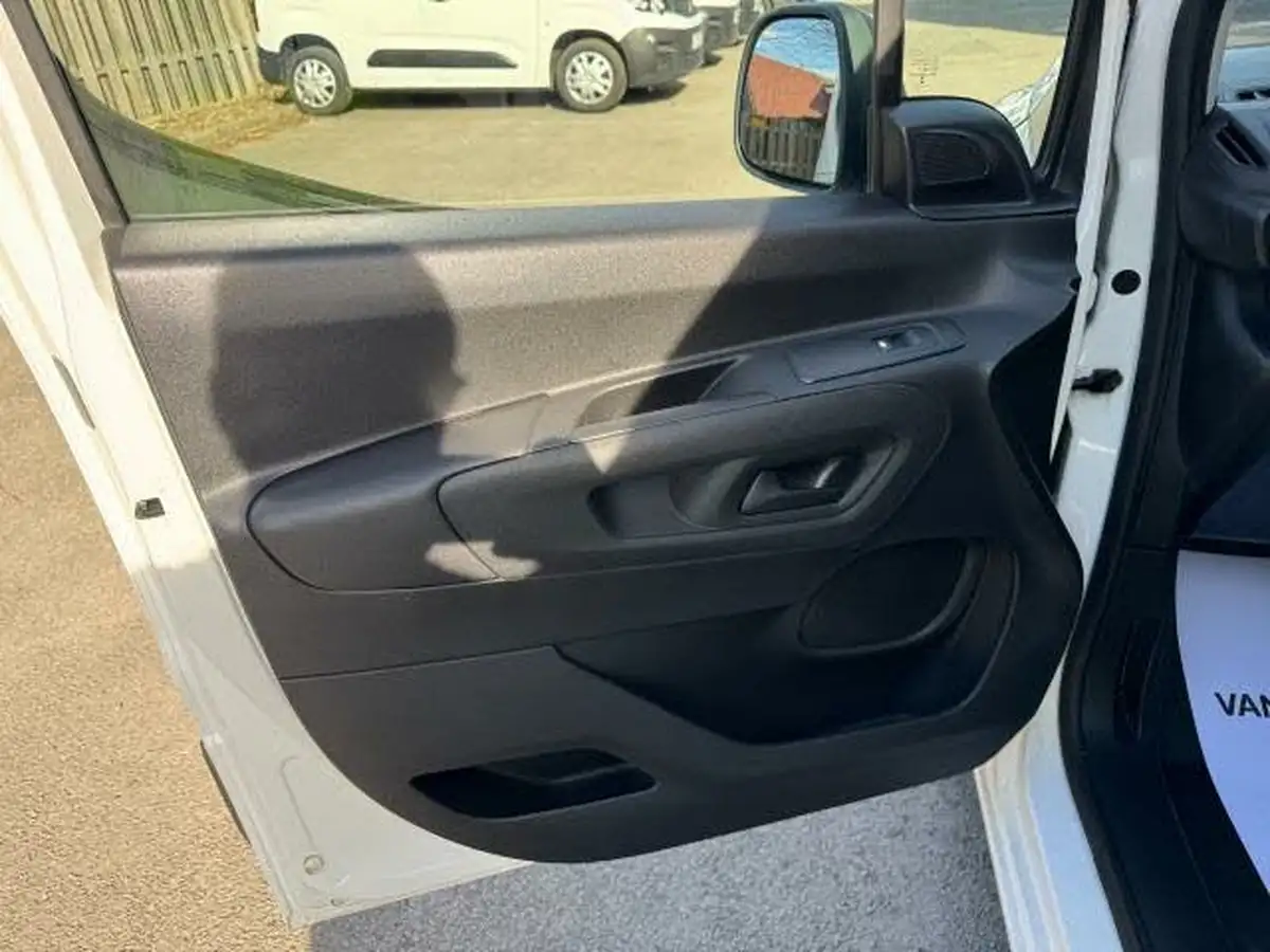 2021-peugeot-partner-15-bluehdi-1000-professional-100ps-eu6dt-panel-big-28