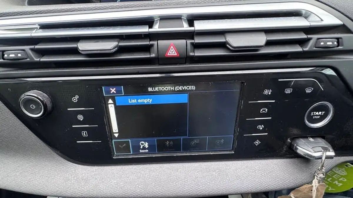 2015-citroen-grand-c4-picasso-16bluehdi-exclusive-big-47