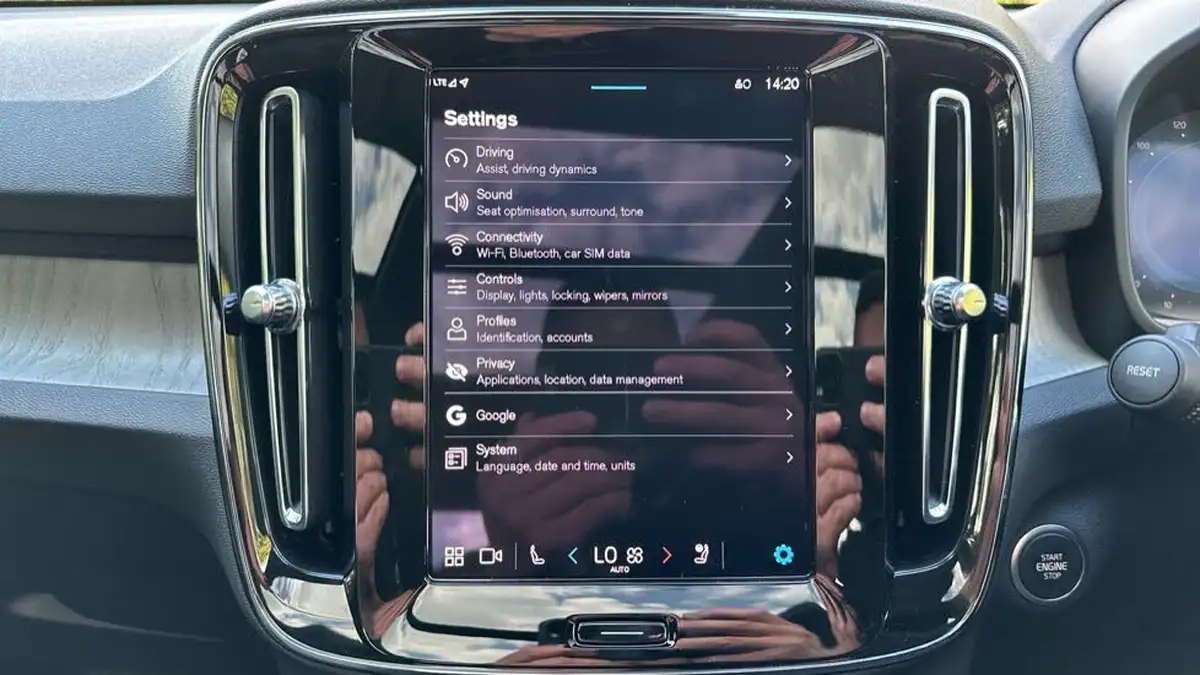 2024-volvo-xc40-20-b4-r-design-pro-big-20