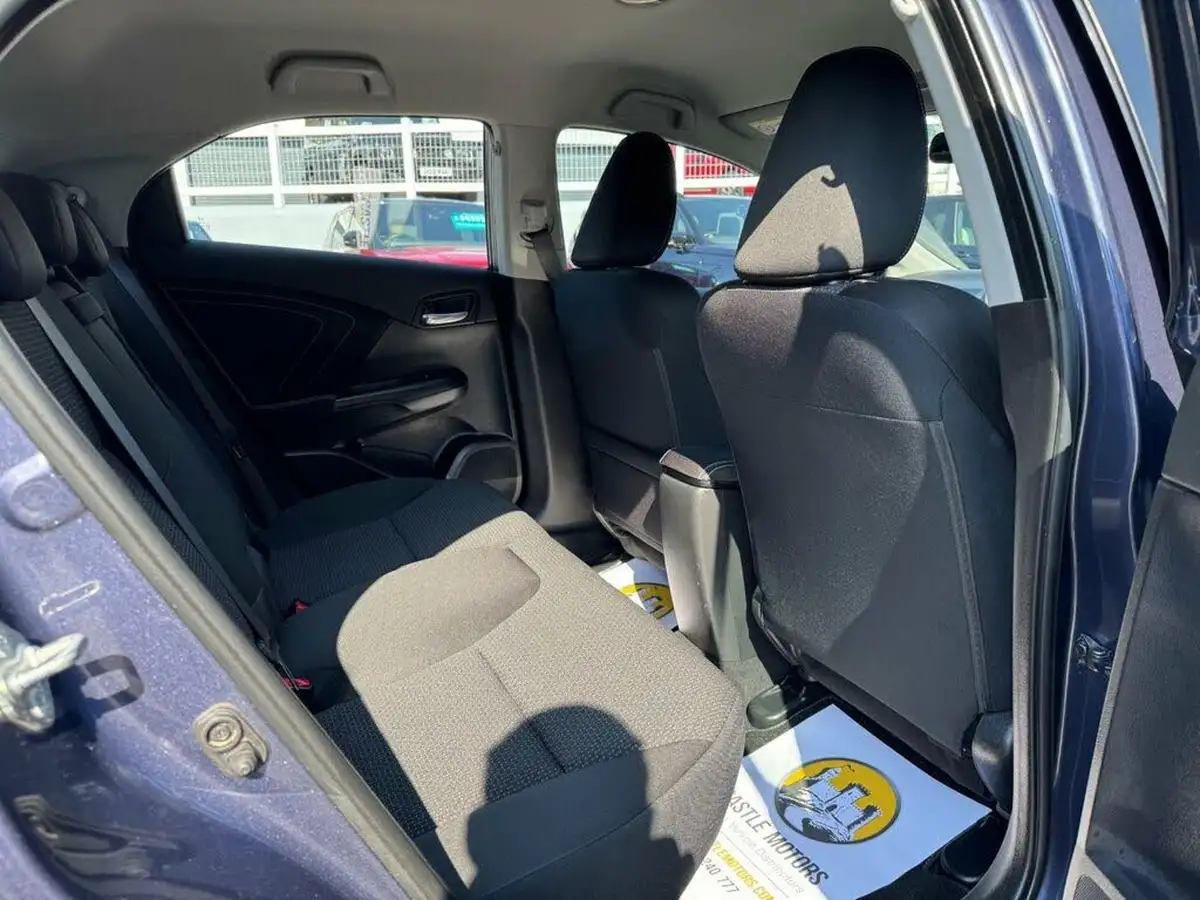 2015-honda-civic-18-se-plus-honda-connect-with-navi-hatchback-big-23