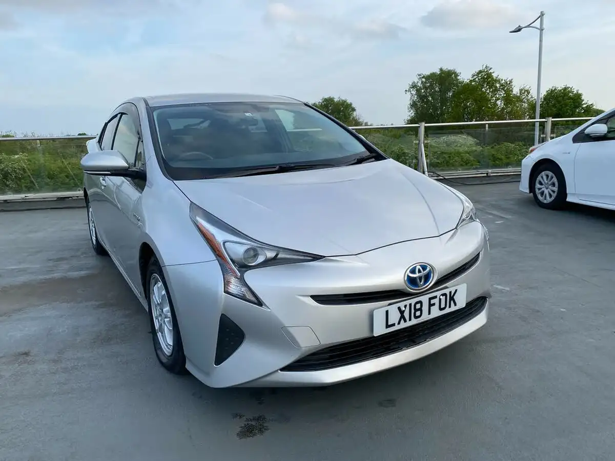 2018-toyota-prius-hybrid-big-7