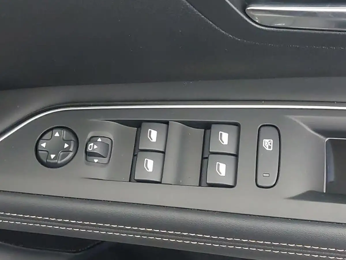 2024-peugeot-3008-suv-12-puretech-gt-136ps-hybrid-e-dsc6-big-9