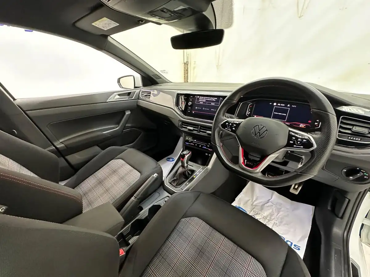 2023-volkswagen-polo-big-10