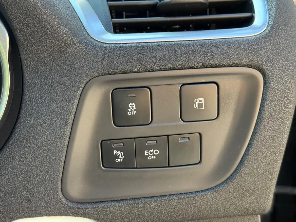 2014-citroen-ds4-16e-hdi-dstyle-big-20