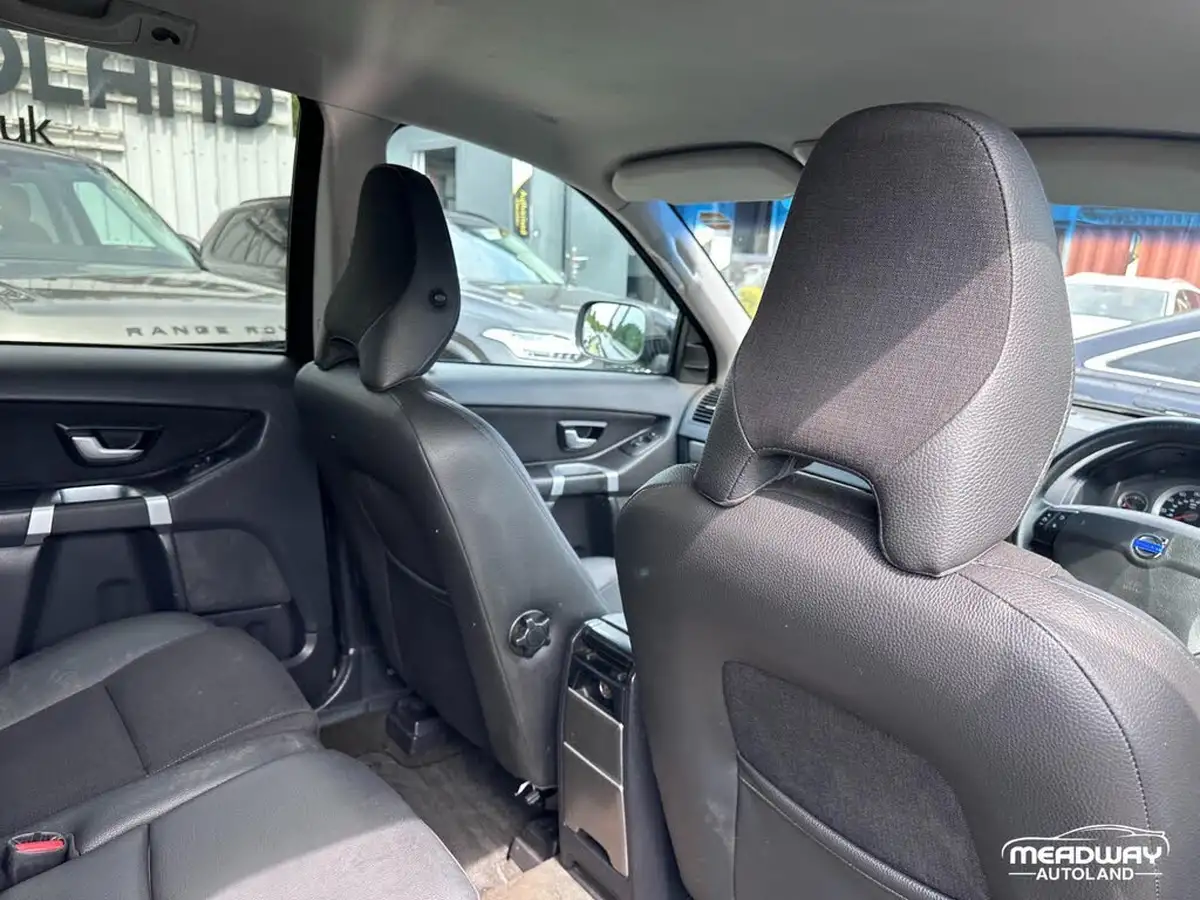 2010-volvo-xc90-24td-active-24d-geartronic-big-28