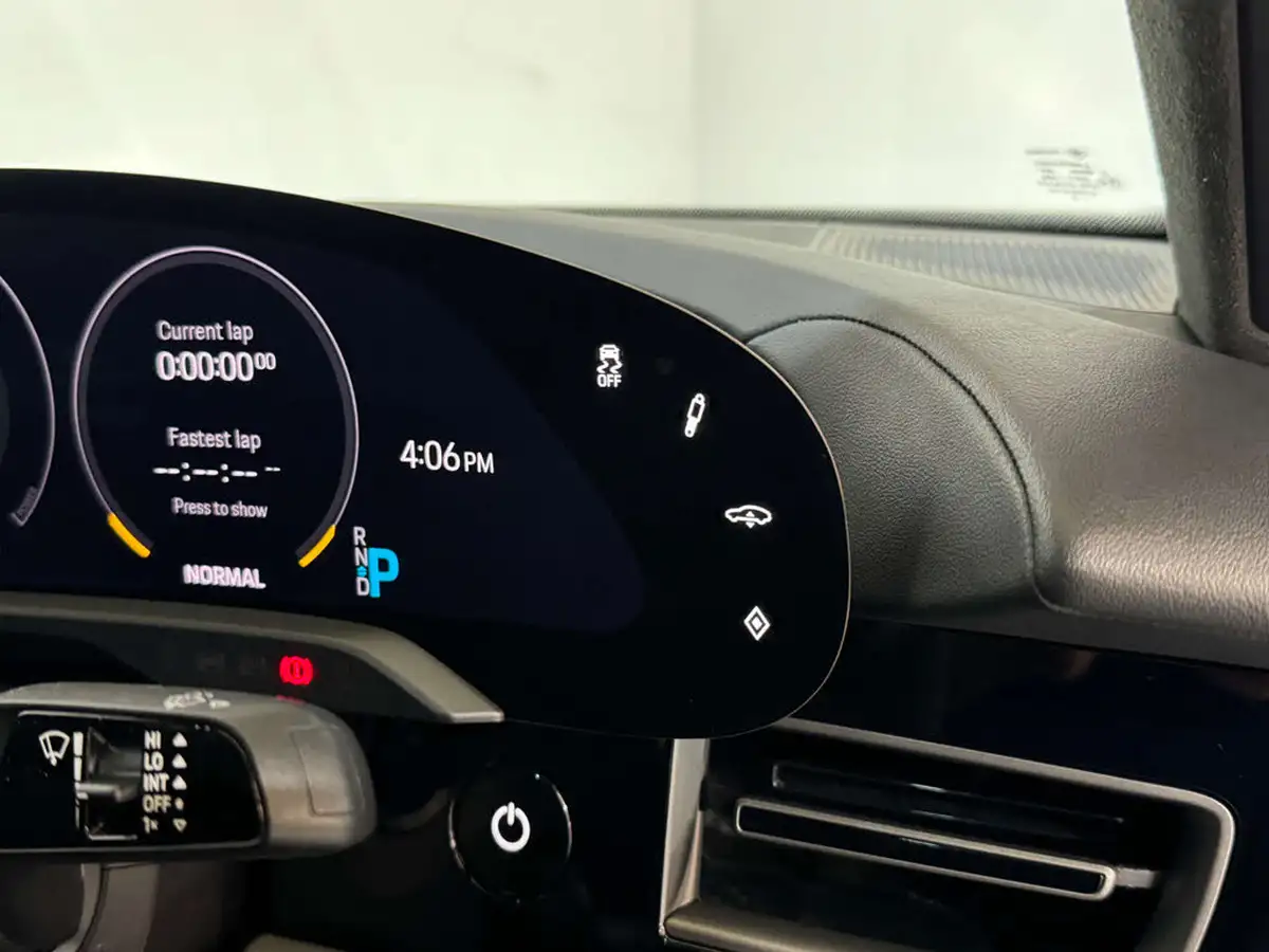 2020-porsche-taycan-e-turbo-s-big-23