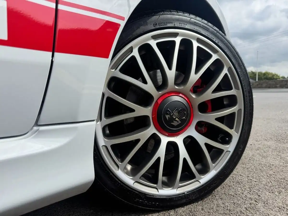 2022-abarth-595-14-tjet-145ps-big-4
