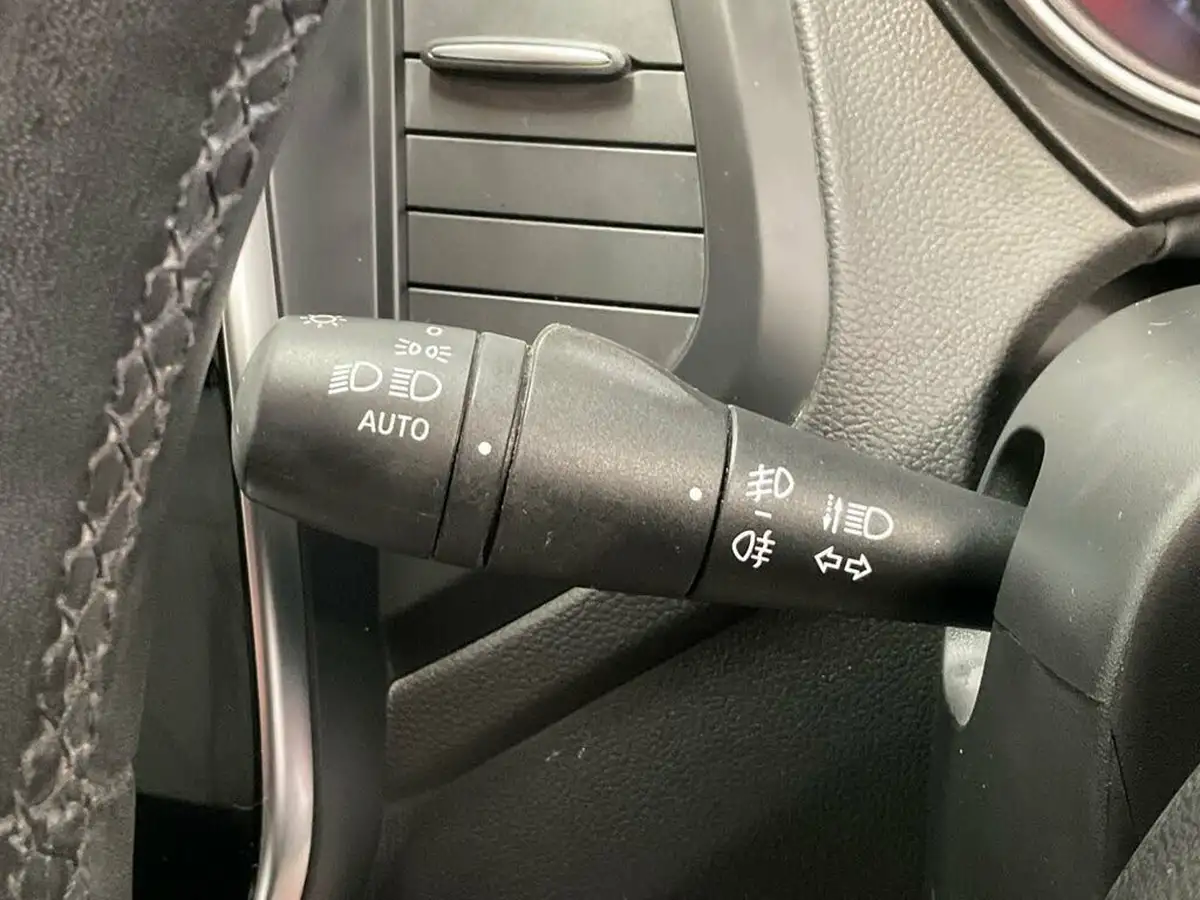 2019-renault-captur-09-tce-iconic-big-32