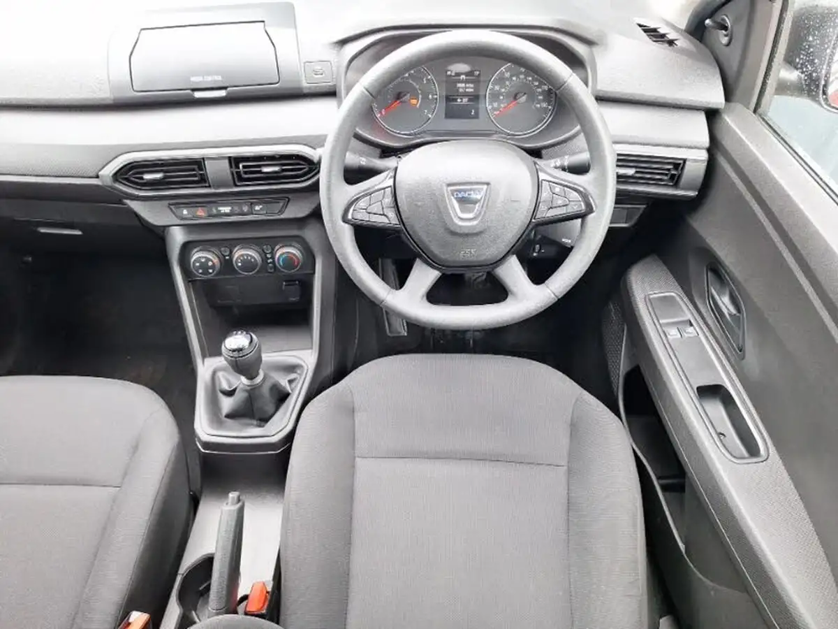 2021-dacia-sandero-10-sce-essential-big-6