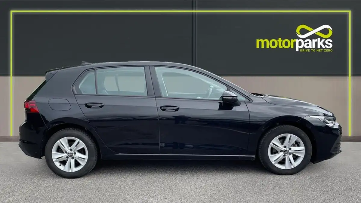 2022-volkswagen-golf-15-tsi-life-130ps-hatchback-big-1