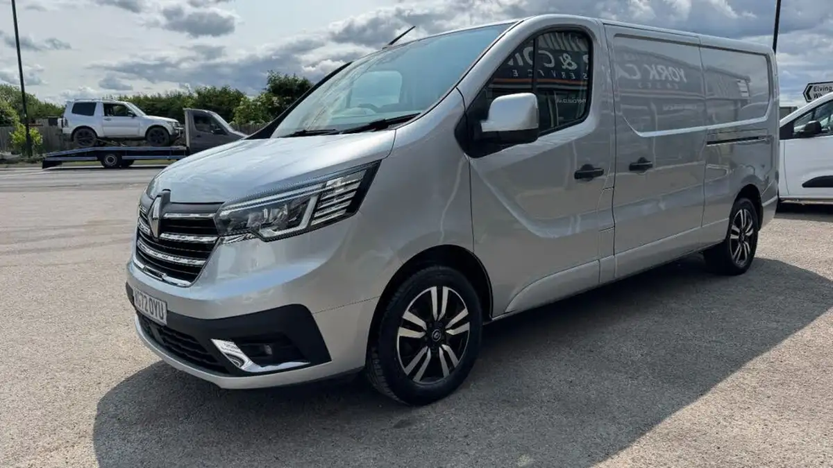 2023-renault-trafic-20dci-ll30-150-sport-panel-big-13