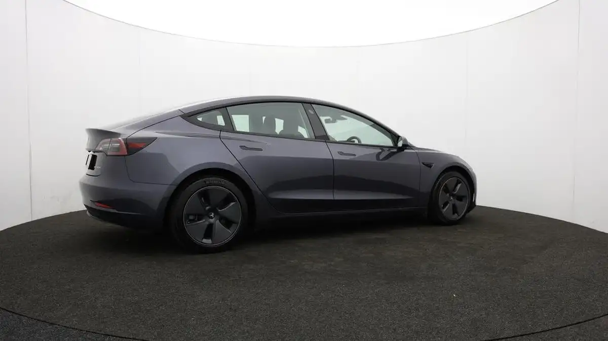 2021-tesla-model-3-e-long-range-awd-big-30