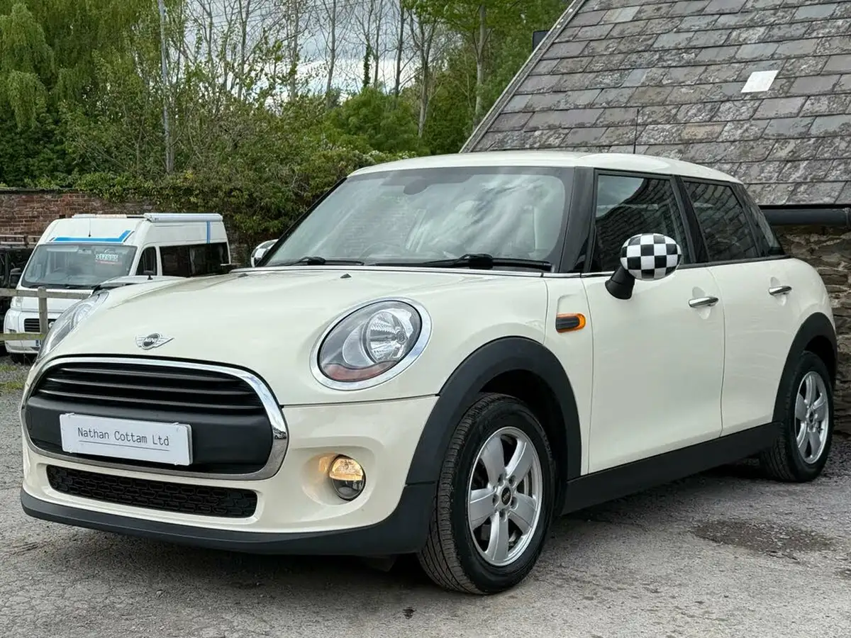 2015-mini-cooper-12-one-ss-5d-big-6