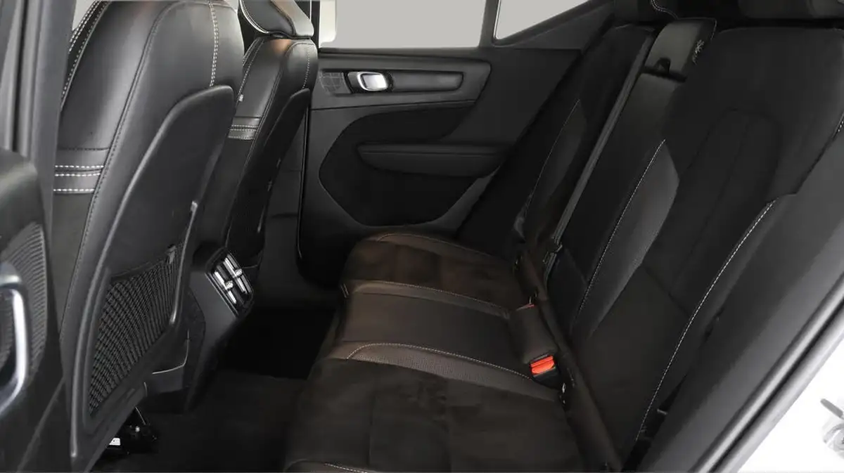 2018-volvo-xc40-15-t3-r-design-pro-big-15