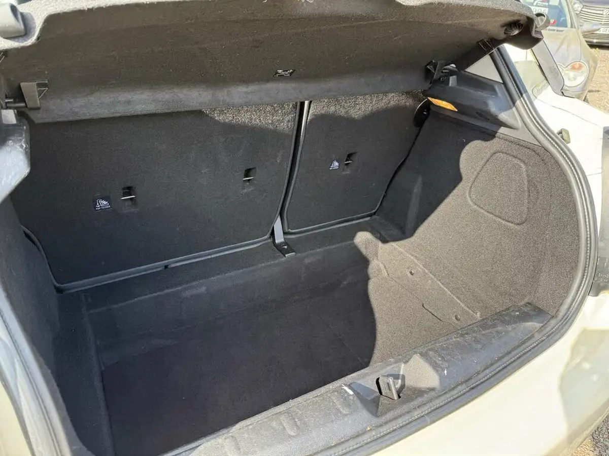 2015-mini-cooper-12-one-ss-5d-big-54